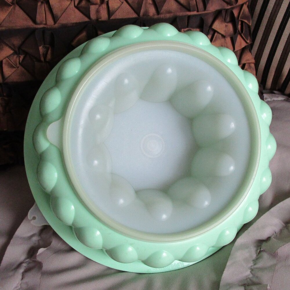 vintage Tupperware ring mold